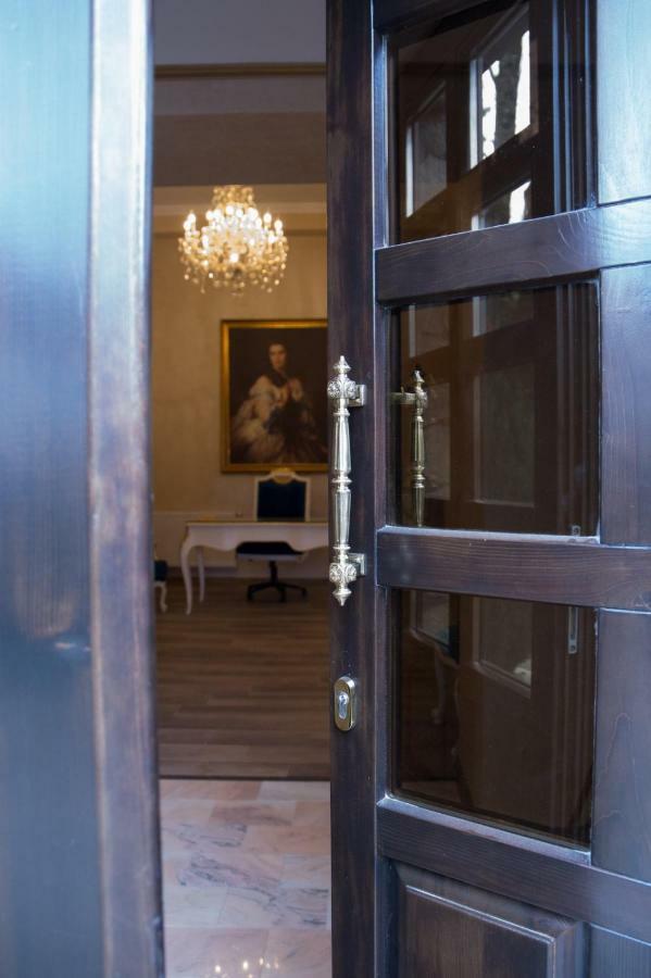 Hotel Boutique Vila Lakastel Синая Екстериор снимка